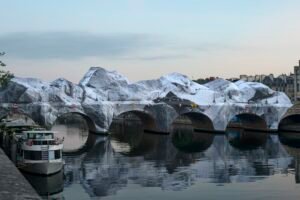 jr postpones opening of pont neuf installation due to damage